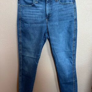 Levi's Women's Ankle Jeans in Blue